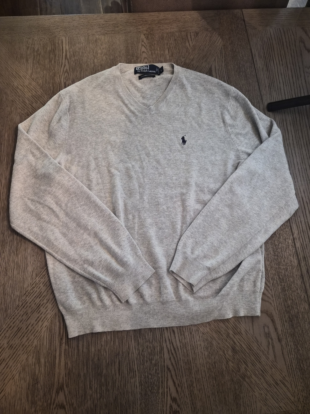 Ralph Lauren Women's Heather Light Gray V-Neck Sweater